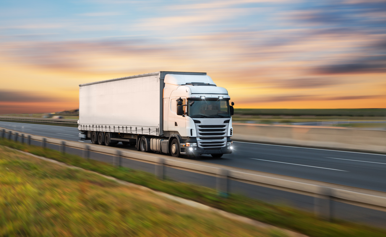 How Fast Can Commercial Trucks Safely Travel on Highways?